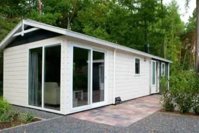 Image de Belle caravane (statique) de 2 chambres.