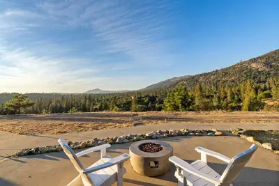 Image de Hot Tub, Fire Pit, 5 Acres of Privacy, and possibly the Best Views in Mariposa!