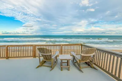Image de Oceanfront w/Hot Tub and Rooftop Deck - Panoramic Views!