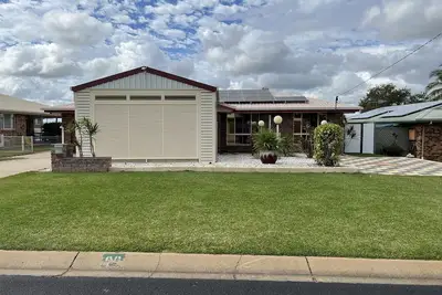 Image de Modern 3 Bedroom fully A/C Town House with lock up garage and super fast WiFi