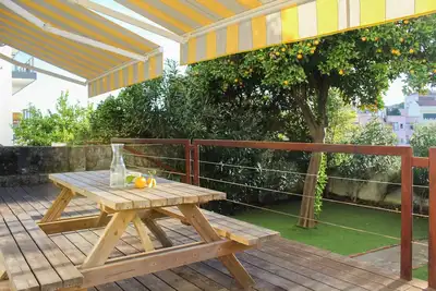 Image de Central 2 bedroom apt w/Garden and Pantheon Views by Lisbeyond