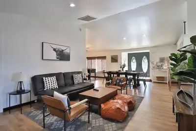 Image de Modern Farmhouse Walkable To Amenities!