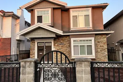 Image de Spacious House located in Main St