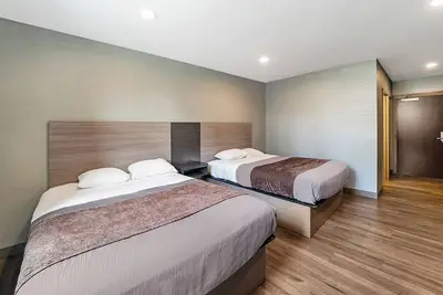 Image de Free Parking! Short Drive to Foxboro Sports Center, Offers Free Breakfast!