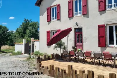 Image de Gîte spacieux avec piscine et animaux acceptés pour 15 personnes