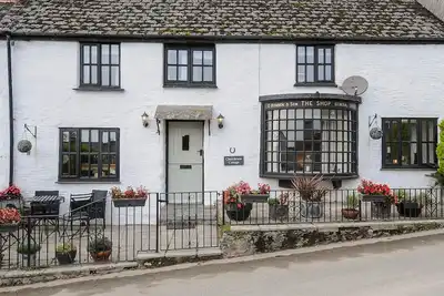 Church View Cottage, pet friendly, with a garden in Pelynt