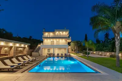 Image de Big pool - Walk to beach & grocery- Jacuzzi -Bbq