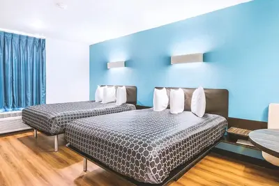 Image de Blue Way Inn & Suites Beeville-Comfort 2 Queen Bed with Kitchenette Ns