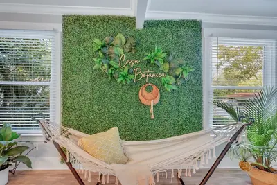 Image de Casa Botánica W/ Parking, Bbq, Arcade Game, Bikes, Espresso Machine near Downtown