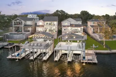 Image de New Listing | Special Pricing | Luxury Lake Homes