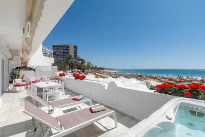 Image de Appartement « Superbe Grand Sur la Plage » avec Vue sur la Mer, Wi-Fi et Climatisation