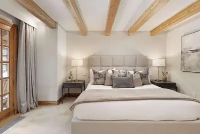 Image de Updated 4 Br, 4. 5 Ba, 1 Block from Gondola!