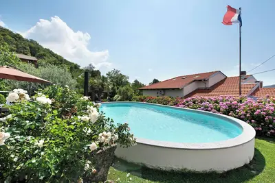 Image de Villa \"Barcollo House - Piscina nel Verde\" avec vue sur mer, piscine et Wi-Fi.