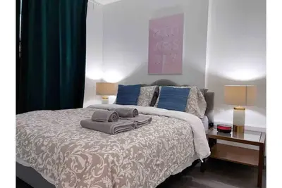 Image de *Modern Highrise Apt* w/ parkin+ skytrain + wifi