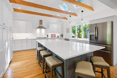 Image de New Listing - Tall Oaks Oasis - Newly Renovated, Expansive & Contemporary