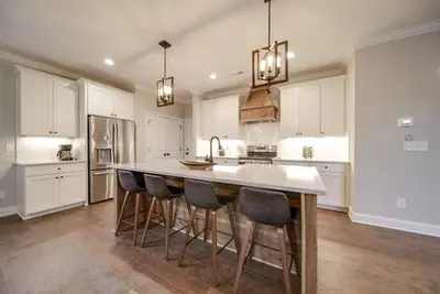 Image de Cozy Immaculate 4-Br Modern Farmhouse Retreat