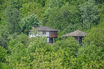 Image de Maison d'hôtes traditionnelle bulgare avec vue imprenable sur la montagne