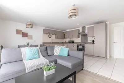 Image de 2 Bed & 2 Bath Cosy Apartment Slough- Free Parking
