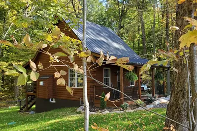 Image de The Wildflower - Private cabin in wooded setting