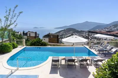 Image de Spacious 5 Bedroom Villa, Stunning Sea Views and Heated Pool