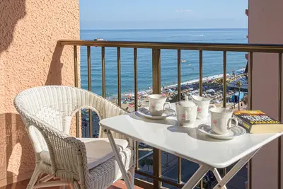 Image de WintowinRentals très bien situé et vue sur la mer.