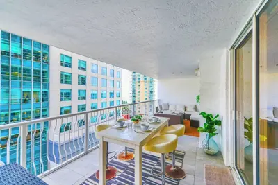 Image de Modern Condo W City Views – Free Parking