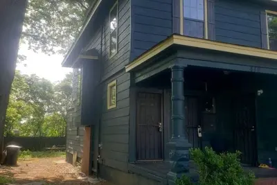 Image de Nice Cozy Bungalow 10 minutes from downtown! !