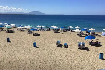 Image de Beach Front 2bd/2ba Emaculent 1st Fl Poolside Condo Playa Alicia 24hr Security