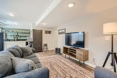 Image de The Getaway - Large 1-bed walk-out basement apt