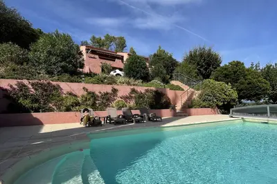 Image de Villa Provençale avec piscine et aire de jeux