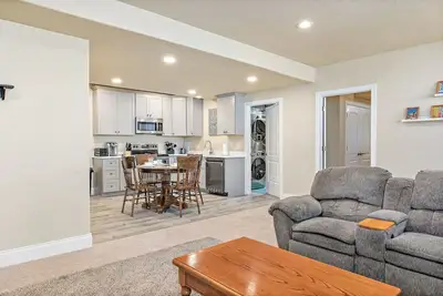 Image de Beautiful Cedar Hills apartment at the base of Majestic Mount and Mt Timpanogos