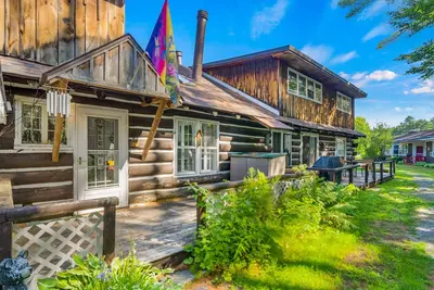 Image de Secluded gem with forest view, beach access & W/D