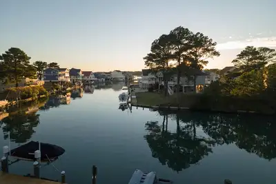 Image de Modern Waterfront Retreat- Panoramic Bay Views, Kayaks, Pools & Resort Amenities