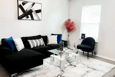 Image de Stylish Condo @ Heart of Nwa. Close to Mall & Lake