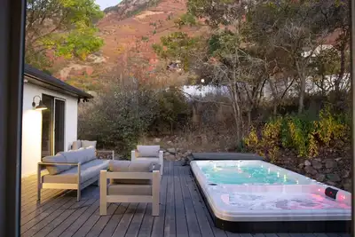 Image de Luxury Mansion (5300sqft), 17 mins to Ski Resorts