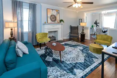 Image de New! Peaceful 2 bedroom bungalow with screened in porch