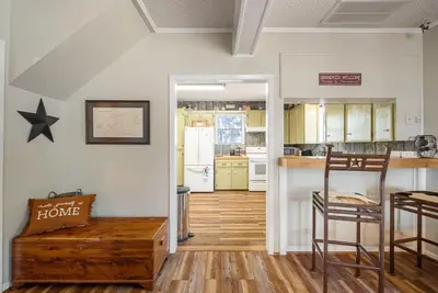 Image de Stay Eat Shop & Antiques. 10 min to Roundtop 5 min to La Bahia & local Wineries.