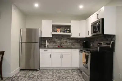 Image de New Cozy Modern Full Basement Suite (Mins To Dt)