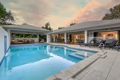 Image de The White House - 5 Bedrooms Close to Town Centre & Beach