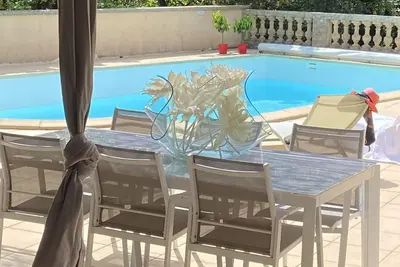 Image de Propriété de vacance familiale  jusque 20p avec gites  à 2kms du Pont du Gard