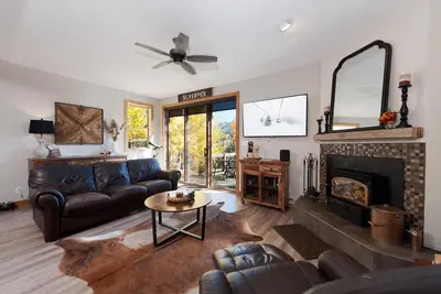 Image de Cliffside Casa (#109) | Mtn Views - Deck - 1 Mile to Ski & Mtn Biking, DogsOK