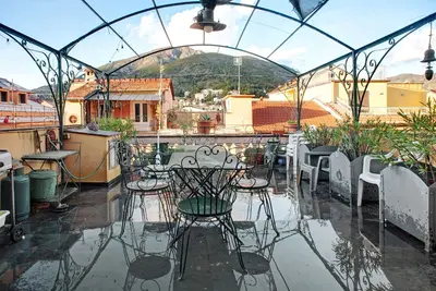 Image de Appartement \"Casa Alighieri 2\" avec vue sur la mer, terrasse privée & Wi-Fi