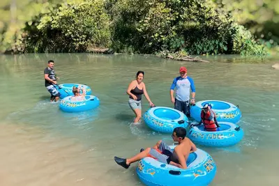 Image de #T Son's Blue River Camp - Glamping Cabin w/ 2 Queen Beds