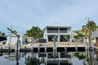 Image de Large Keys Home in Heart of Tavernier with 50 ft of deep water dock.