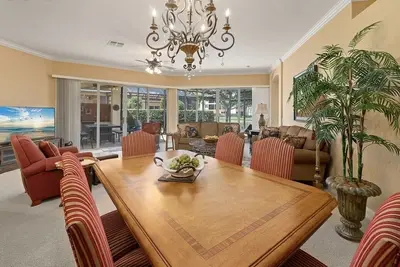 Image de Great Floor Level Condo in Gated Community