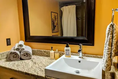 Image de Cozy condo perfectly located in resort/golf course. Minutes from Brundage/McCall