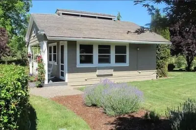 Image de The Cottage: One bedroom w/mini fridge & private bath.