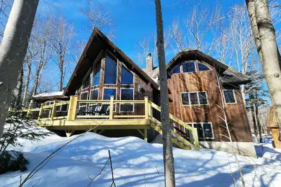 Image de Gorgeous Home Across The Street From The Trail