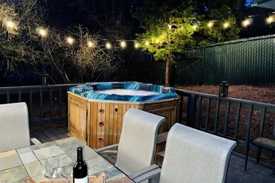 Image de Cozy Cabin Jacuzzi Sanctuary!