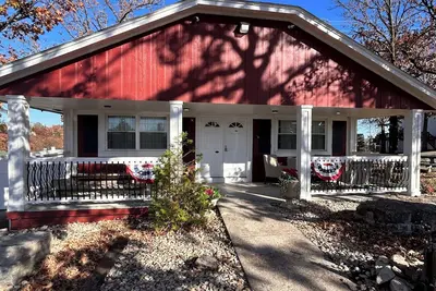 Image de Sleeps 18 Bunkhouse with 4 Bedrooms Full Kitchen and Parking for Groups